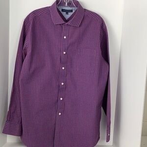 Tommy Hilfiger Men’s Botton Down Shirt in a size 17 Neck, Slim fit